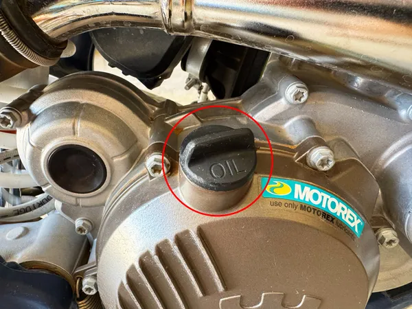 Husqvarna TX 300i gear oil fill cap