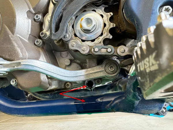 Husqvarna TX 300i gear oil drain hole