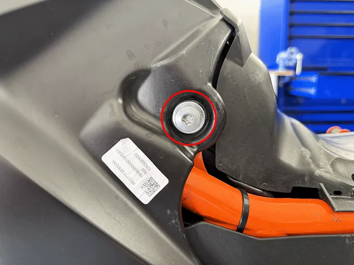 KTM 1290 Adventure fuel tank side bolts