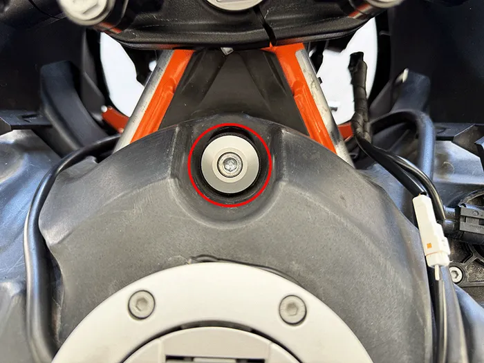KTM 1290 Adventure fuel tank top bolt