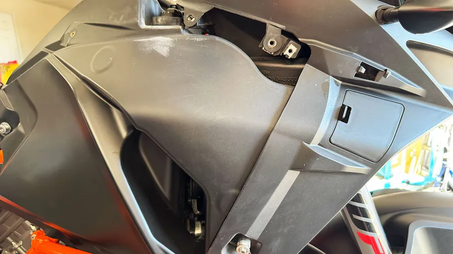 KTM 1290 Adventure R Side Mask Spoiler