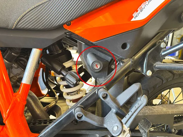 KTM 1290 Adventure seat key slot