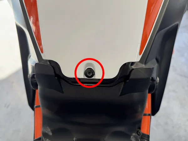 ktm 1290 adventure fuel tank cover rear bolt