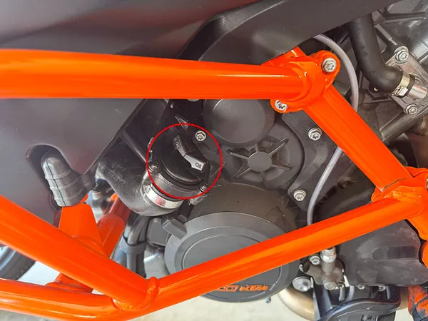KTM 1290 Adventure oil fill plug