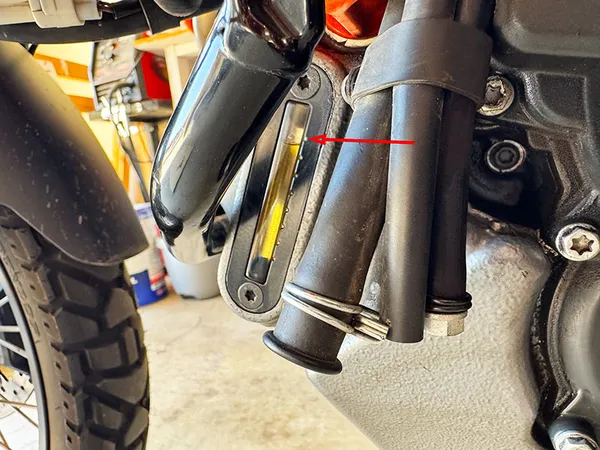 KTM 1290 Adventure oil level window