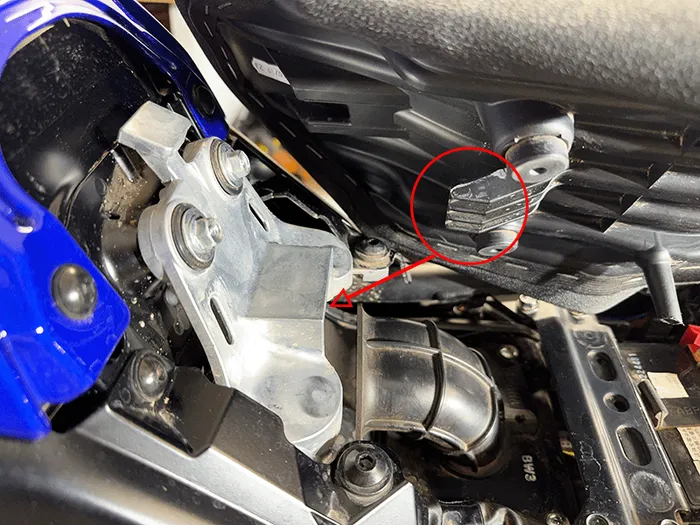 Yamaha Tenere 700 install front seat section